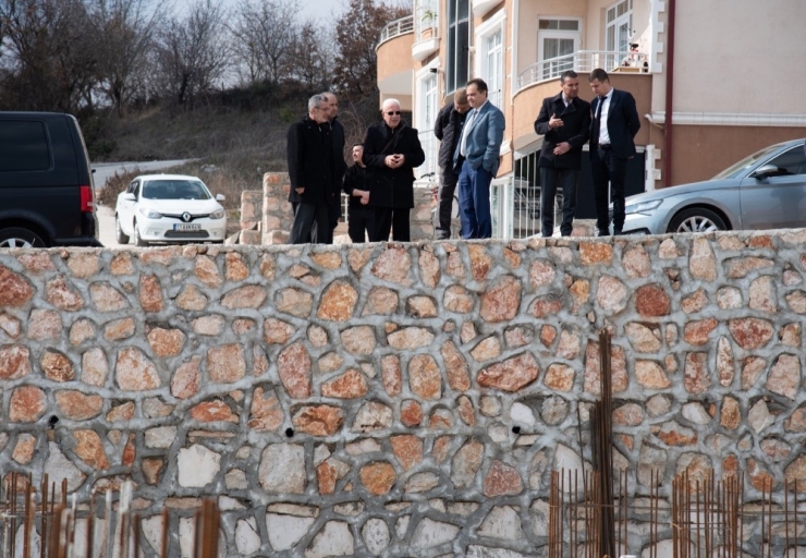 Başkan Şahin Cami İnşaatında İncelemelerde Bulundu