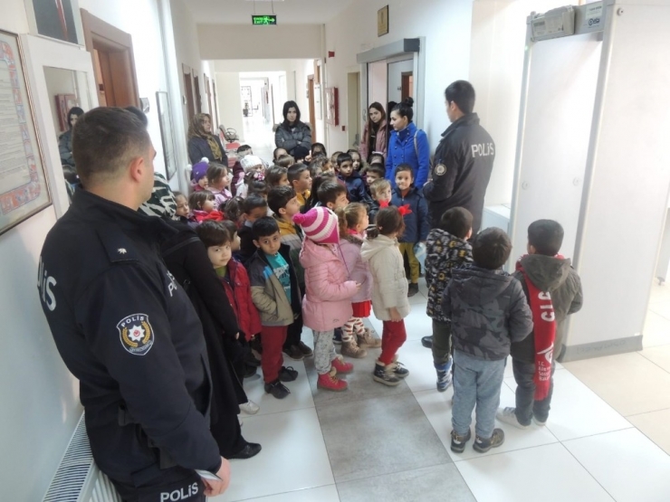Anaokulu Öğrencilerinden Emniyet Müdürlüğüne Ziyaret