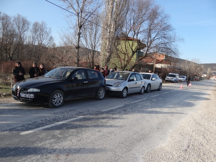 Bilecik’te Zincirleme Trafik Kazası: 3 Yaralı