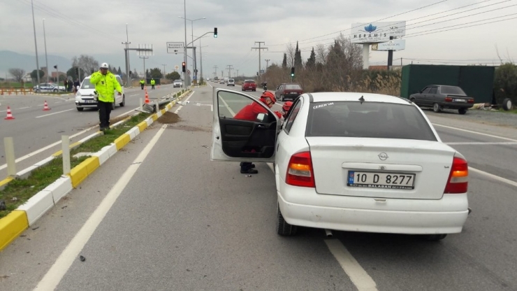 Burhaniye’de Motosiklet İle Araç Çarpıştı: 2 Yaralı