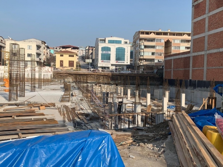 İstinat Duvarının Altında Can Verdi