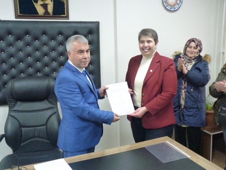 Chp’li Şahbaz, Mazbatasını Aldı