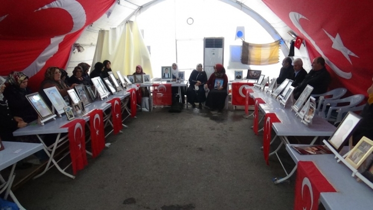 Hdp Önündeki Ailelerin Evlat Nöbeti 171’inci Gününde