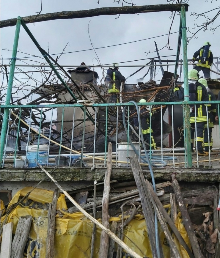 Denizli’de İki Katlı Ev Alev Alev Yandı