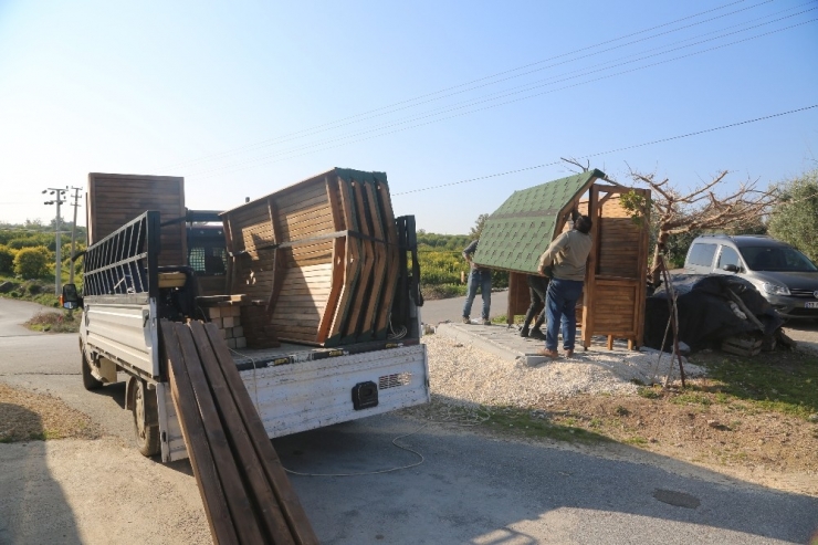 Erdemli Belediyesi Otobüs Duraklarını Kendi Atölyesinde Üretiyor