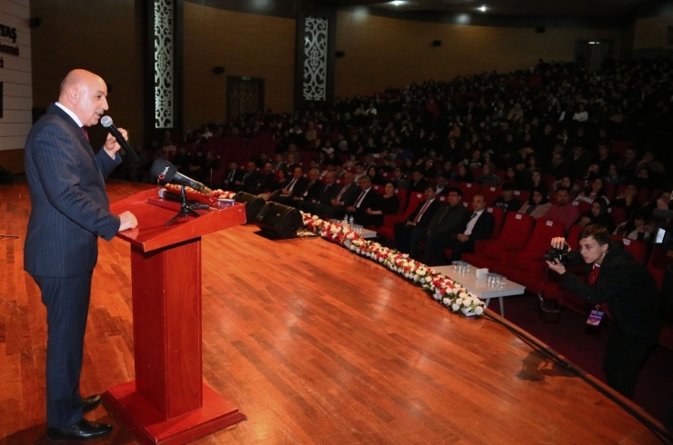 Keçiören’deki Kariyer Fuarına 35 Üniversite, 7 Bin Öğrenci Katıldı