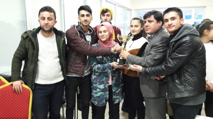 Hakkari’de Satranç Turnuvası Düzenlendi