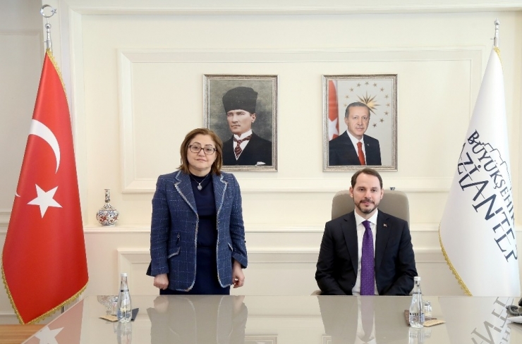 Bakan Albayrak Fatma Şahin’i Ziyaret Etti