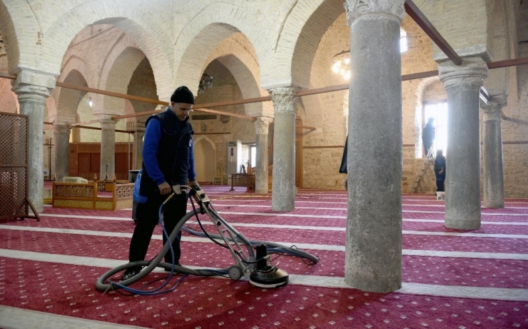 Kepez’den Antalya’ya Cami Temizliği Hizmeti