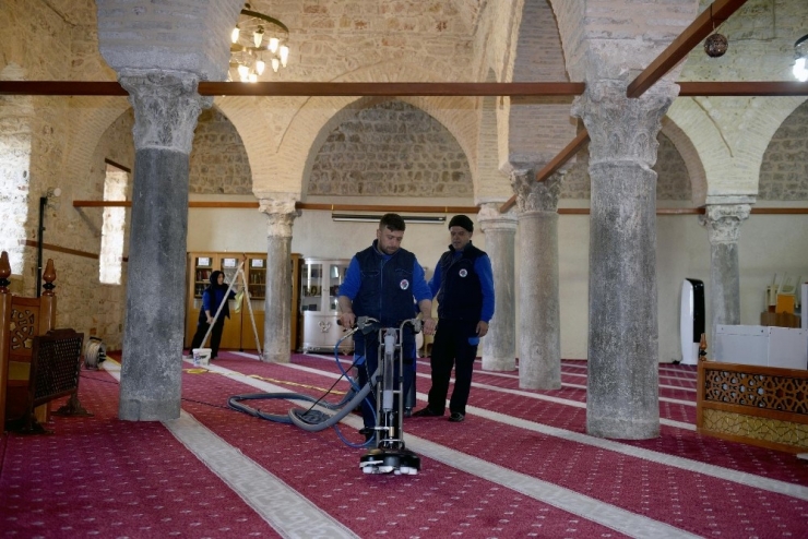 Kepez’den Antalya’ya Cami Temizliği Hizmeti