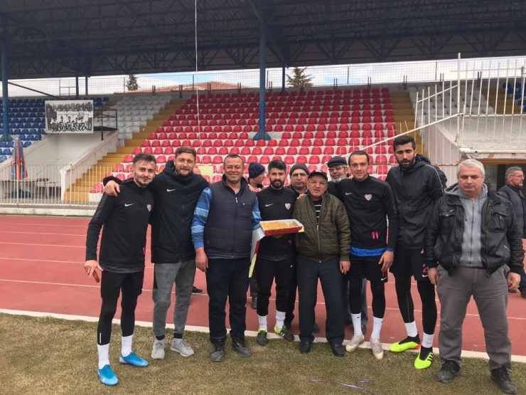 Isparta 32 Sporlu Futbolculara Esnaf Morali