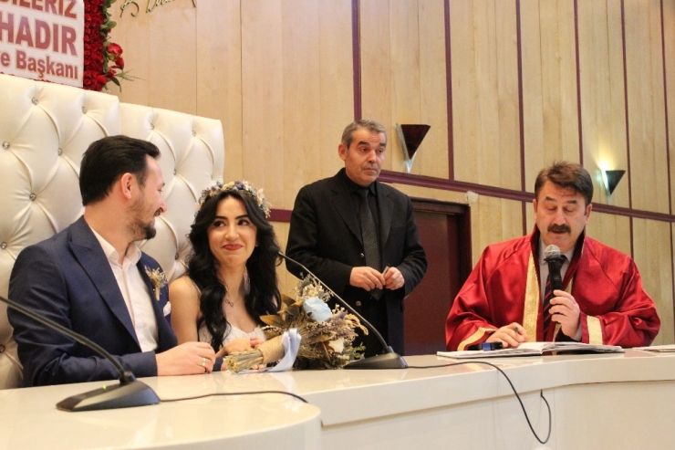 Nikah Dairelerinde ‘Özel’ Gün Yoğunluğu