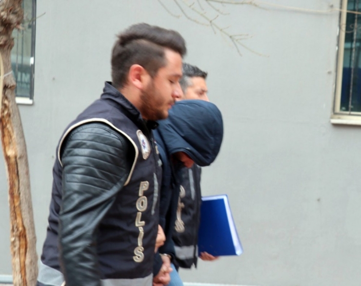 Sanatçıların Maaşlarını Zimmetine Geçiren Mutemet Adliyede