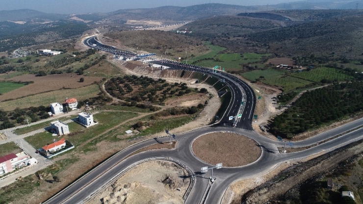 İzmir-çandarlı Arasını 40 Dakikaya Düşüren Otoyol Hizmete Açılıyor