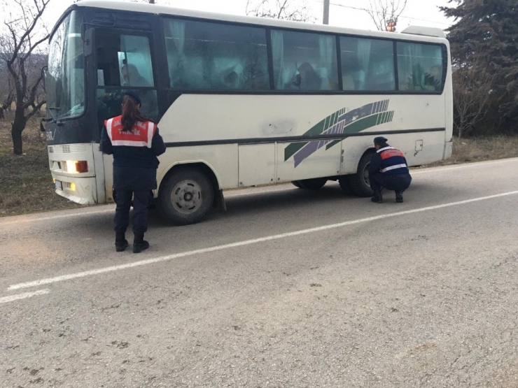 Jandarma, Kurallara Uymayan 62 Aracı Trafikten Men Etti