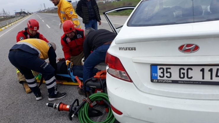 Ayvalık’ta Trafik Kazası: 2 Yaralı