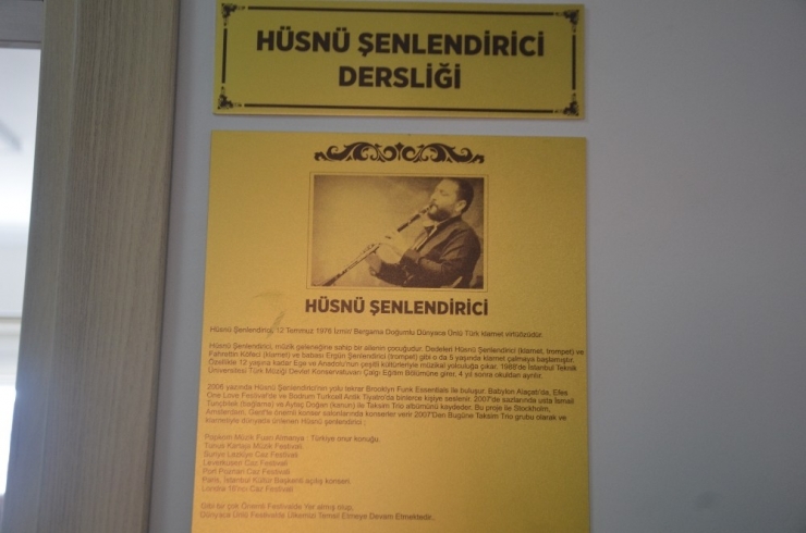 Hüsnü Şenlendirici Sanat Akademisi Açılışına Katıldı