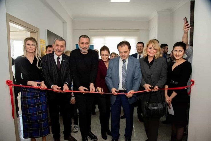 Hüsnü Şenlendirici Sanat Akademisi Açılışına Katıldı