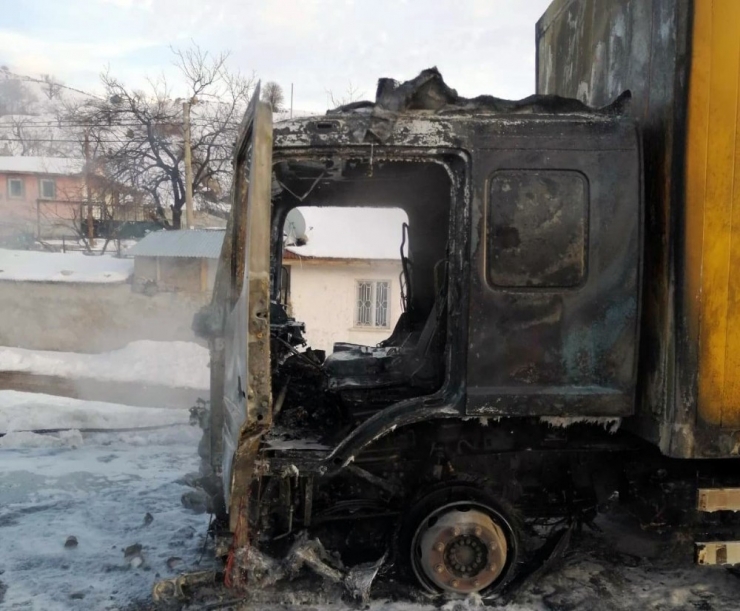 Malatya’da Tır Alev Alev Yandı