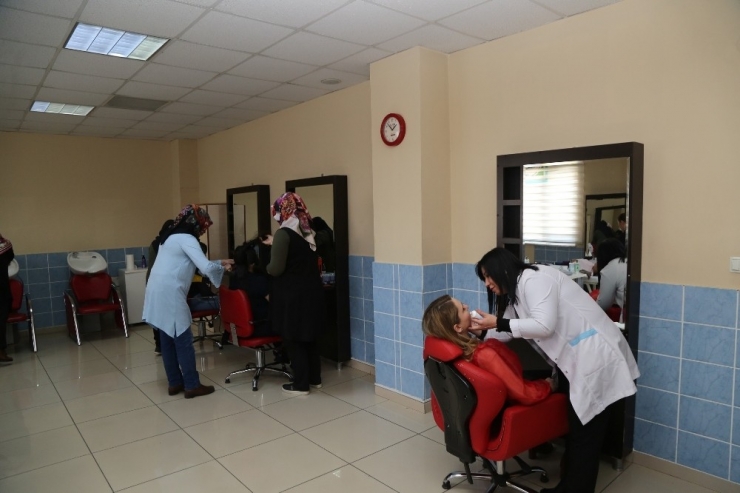 Melmek Kuaförlük Kursları Kadınlara İstihdam Kapısı Açıyor