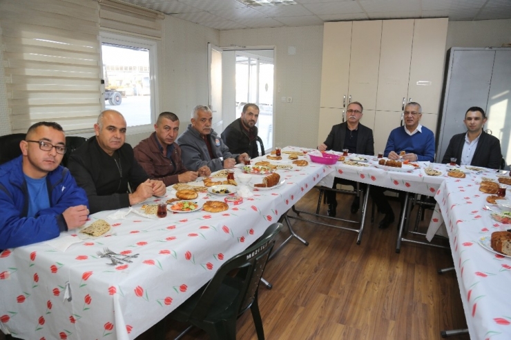 Başkan Tarhan Çalışanlarla Kahvaltıda Buluştu