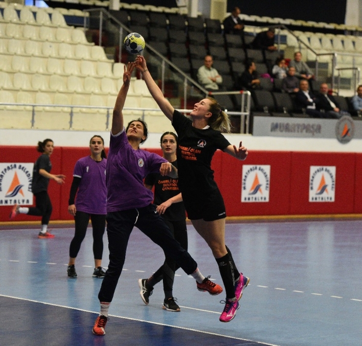 Başkan Uysal: "Hentbolda Uzun Vadeli Bir Yapılanma İçindeyiz"