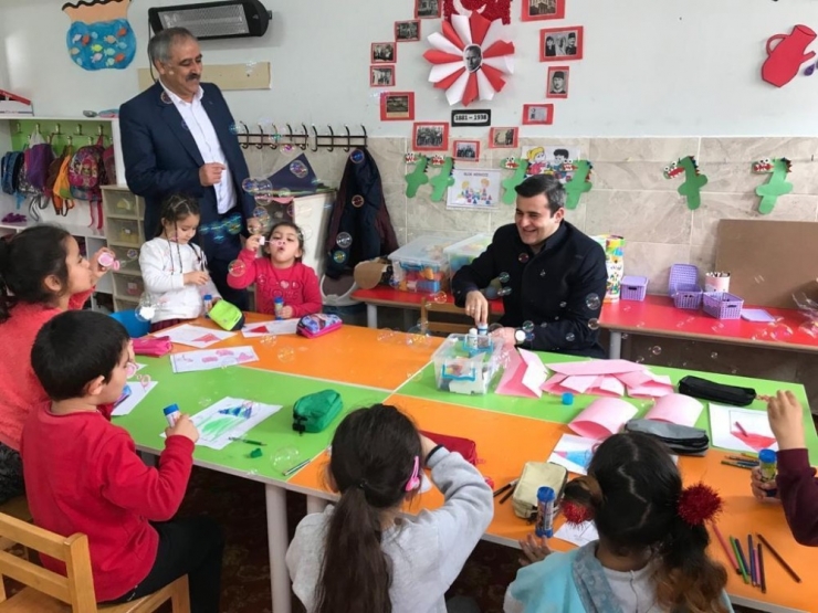 Kaymakam Anaokulu Öğrencileri İle Çocuklar Gibi Eğlendi