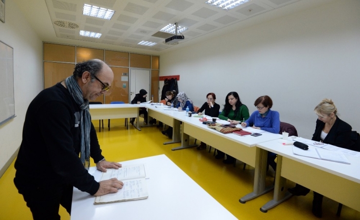 Osmek Dünya Dilini Öğretiyor