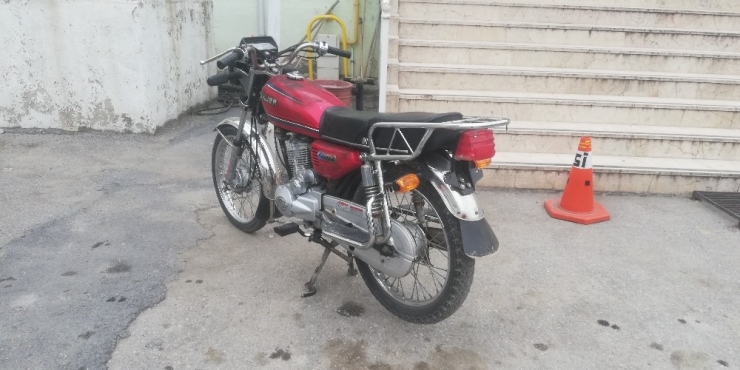 Motosiklet Hırsızları Yakayı Ele Verdi