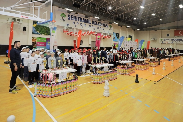 Satrançta Şampiyon Okullar Kupalarını Aldı