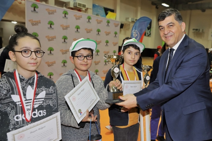 Satrançta Şampiyon Okullar Kupalarını Aldı