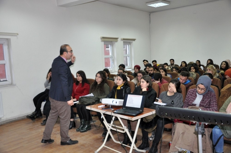 Şırnak’ta Gönüllü Öğretmenlerin Ücretsiz Kpss Kursuna Yoğun İlgi