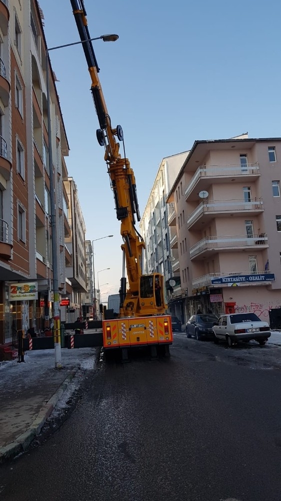 Buz Sarkıtları Temizlendi