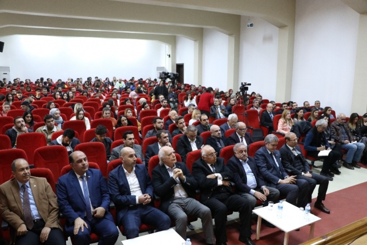 Toros Üniversitesi’nde ’Medya Ve Medyanın Geleceği’ Paneli