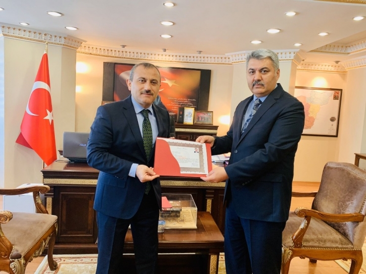 İltica İçin Yazılan Nefret Sözlerini Çözen Polis Ve İdarecilere Başarı Belgesi