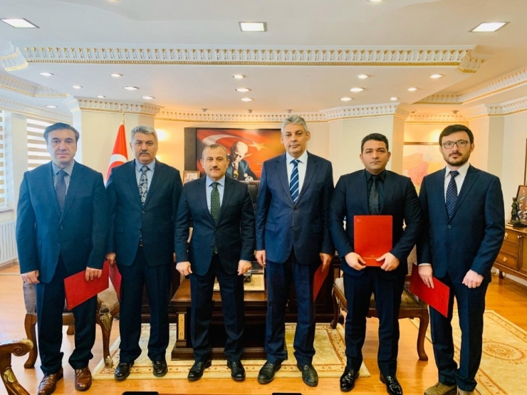 İltica İçin Yazılan Nefret Sözlerini Çözen Polis Ve İdarecilere Başarı Belgesi