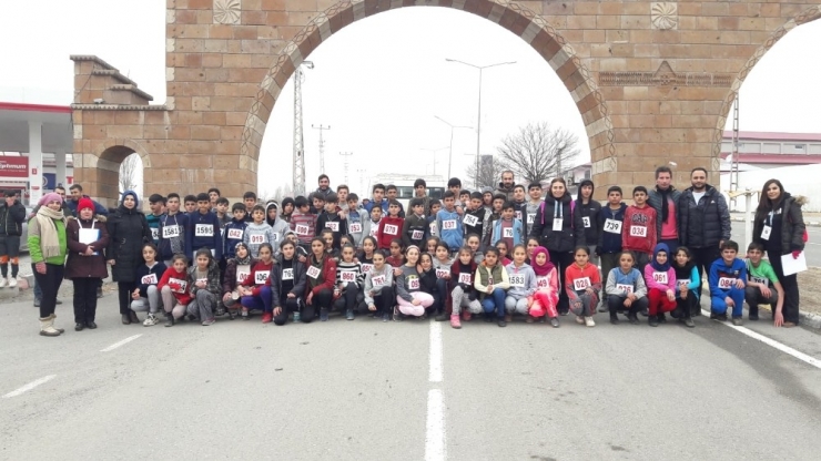 Iğdır’da Okullar Arası Atletizm Yarışması Düzenlendi