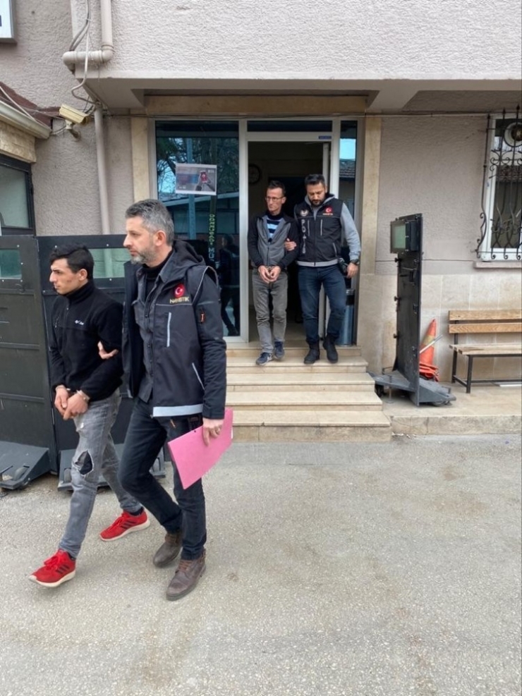 Mustafakemalpaşa’da Uyuşturucu Satıcıları Tutuklandı