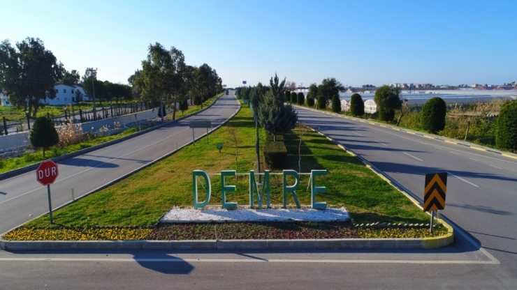 Demre’ye 40 Bin Mevsimlik Çiçek