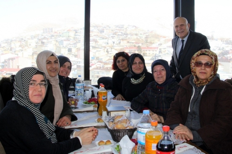 Başkan Pekmezci Bayburt Dernekleri İle Bir Araya Geldi