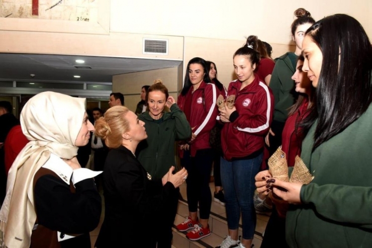 Bakanlar, Elazığ’ın Basketbol Takımı İle Bir Araya Geldi