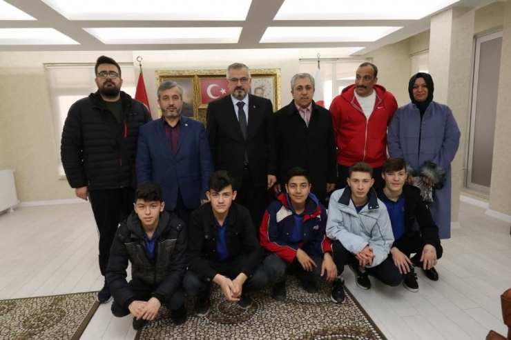 Samsun’da Öğrenciler Dart Müsabakalarından Başarıyla Döndü