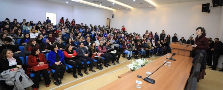 Gaün’de ‘İyi Aile Yoktur’ Konferansı