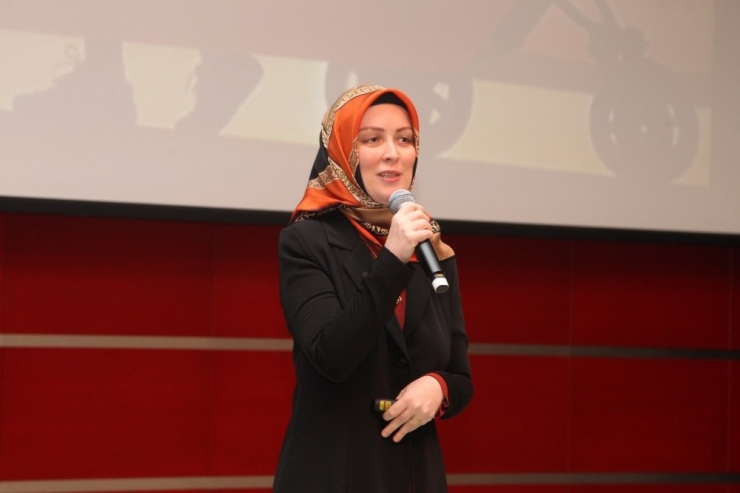 Hatice Kübra Tongar Gebzelilerle Buluştu