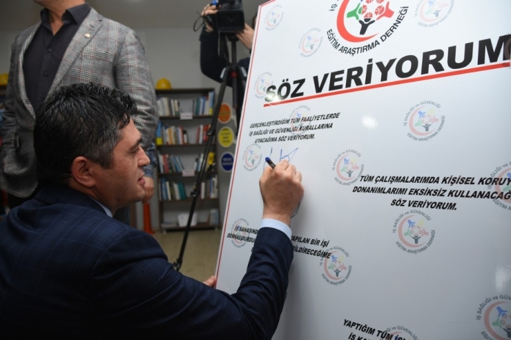 Meslek Kütüphanesi Aliağa’da Açıldı