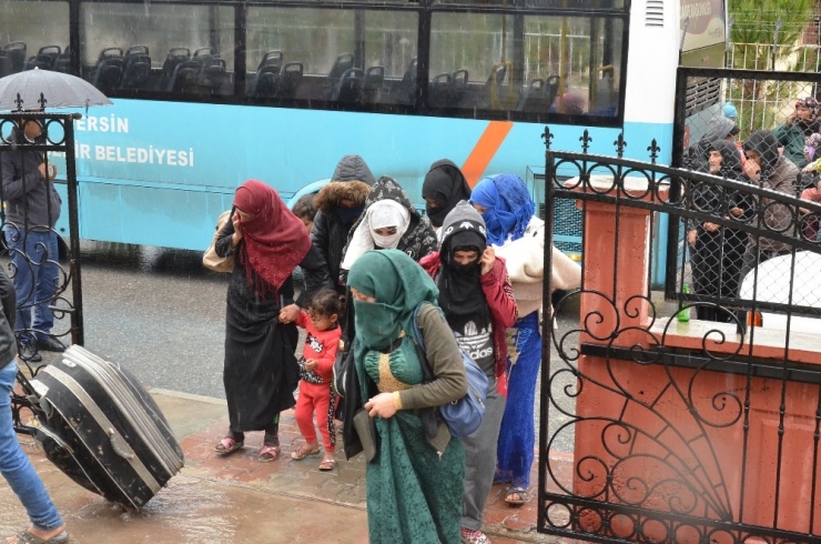 Tarsus’ta Çadırları Sular Altında Kalan Tarım İşçileri Tahliye Edildi