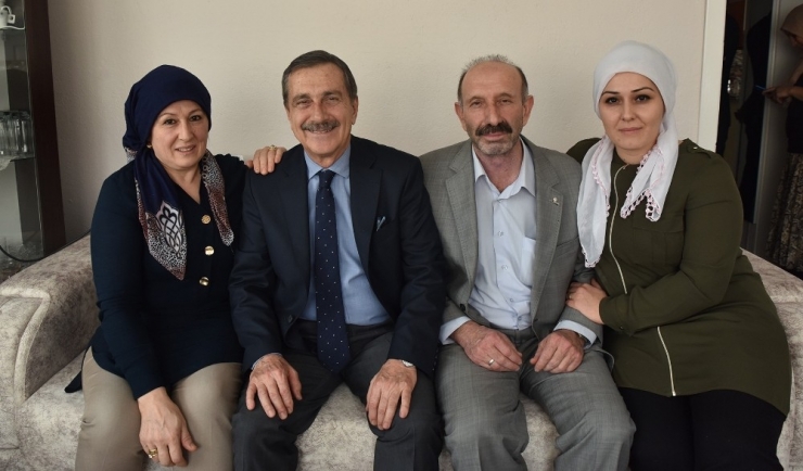 Başkan Ataç Yaşlıları Yalnız Bırakmıyor