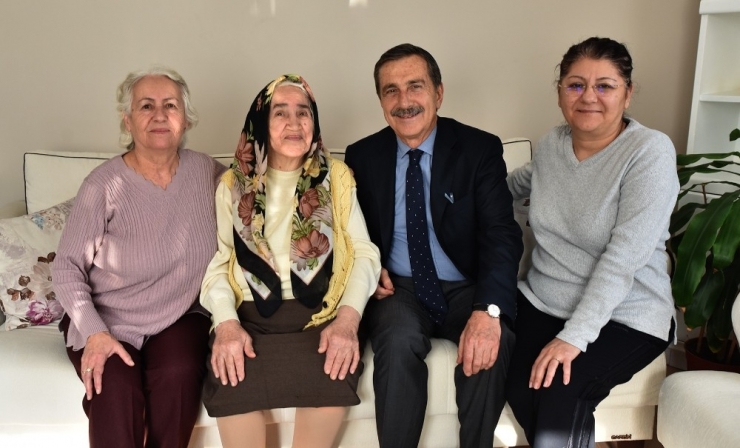 Başkan Ataç Yaşlıları Yalnız Bırakmıyor