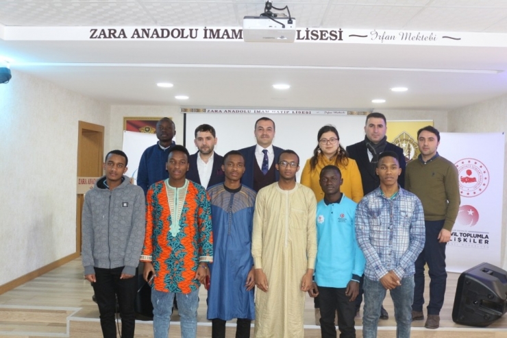 Zaralı Öğrencilere Ülkelerini Tanıttılar