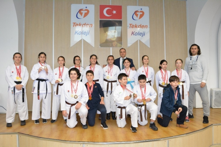 Tekden Öğrencileri Karatede Madalyaları Topladı